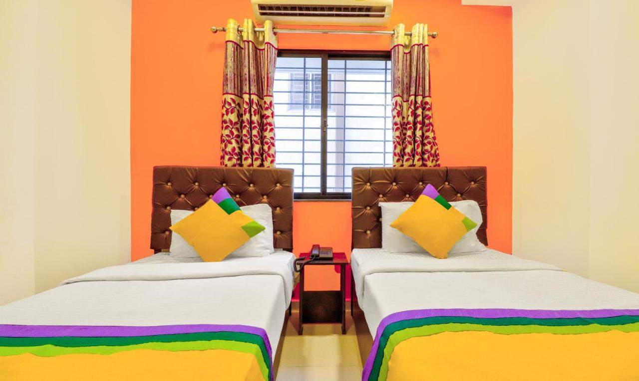Itsy Carnival Hotel