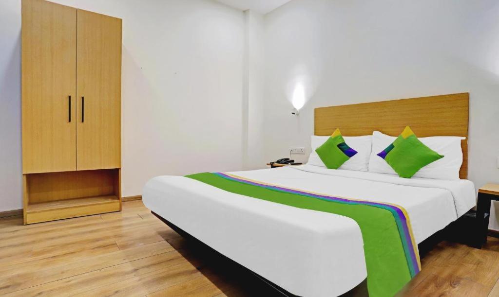 Orient Avenue Hotel