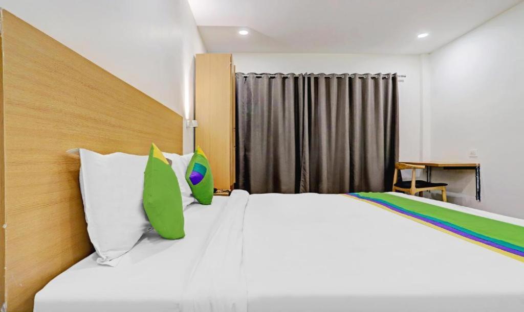 Orient Avenue Hotel *