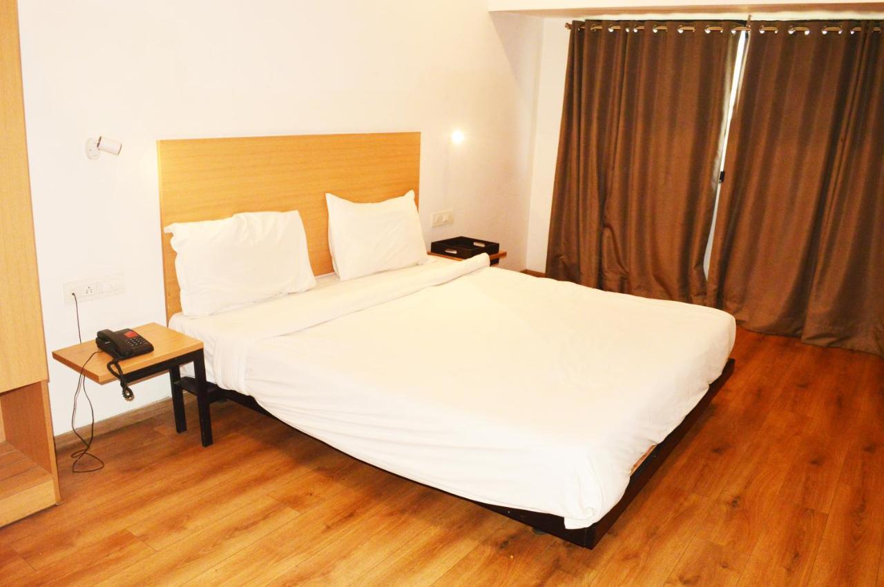 Orient Avenue Hotel *