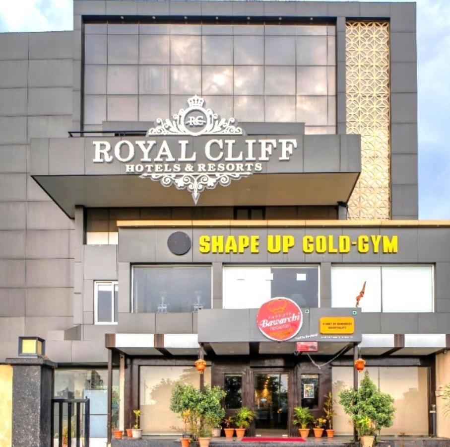 Hotel Royal Cliff & Nagpur