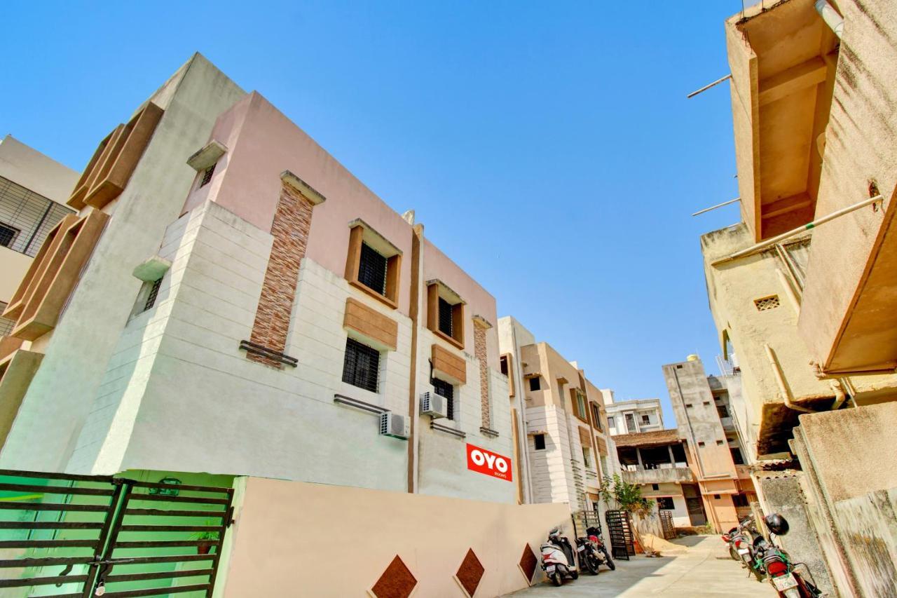 Oyo Flagship N S Hotel 3*