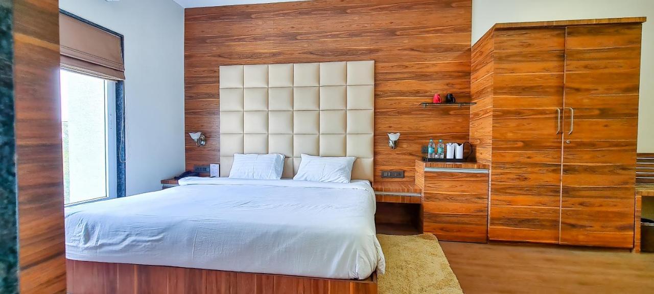 Royal Cliff & 2* Nagpur