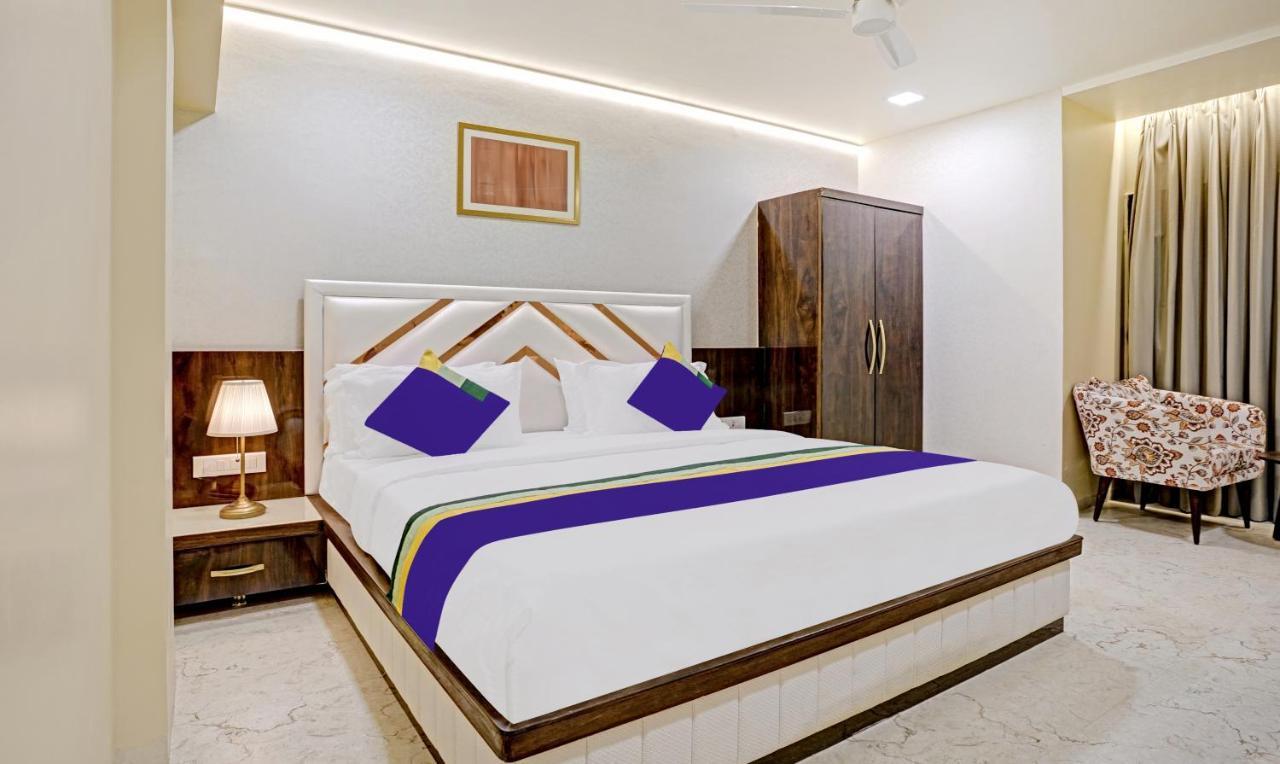 Hotel Treebo Premium Golden Bliss Trimurti Nagar Square