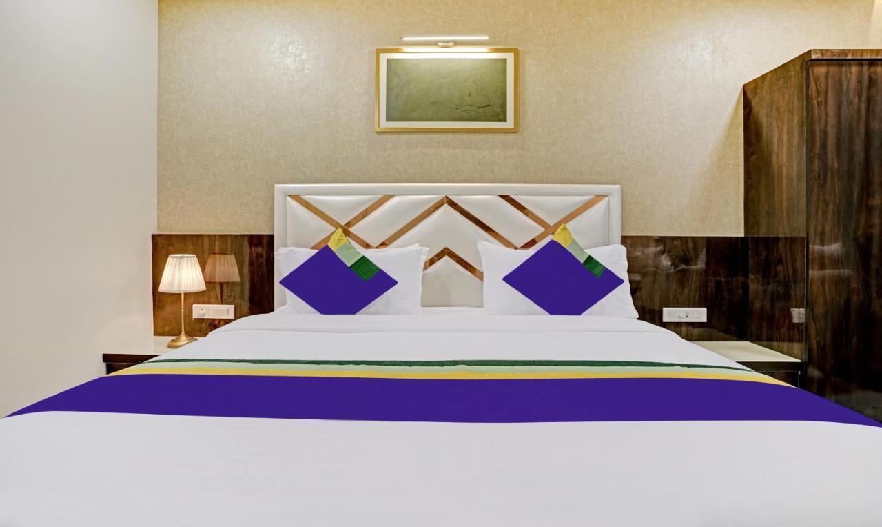 Treebo Premium Golden Bliss Trimurti Nagar Square 4*