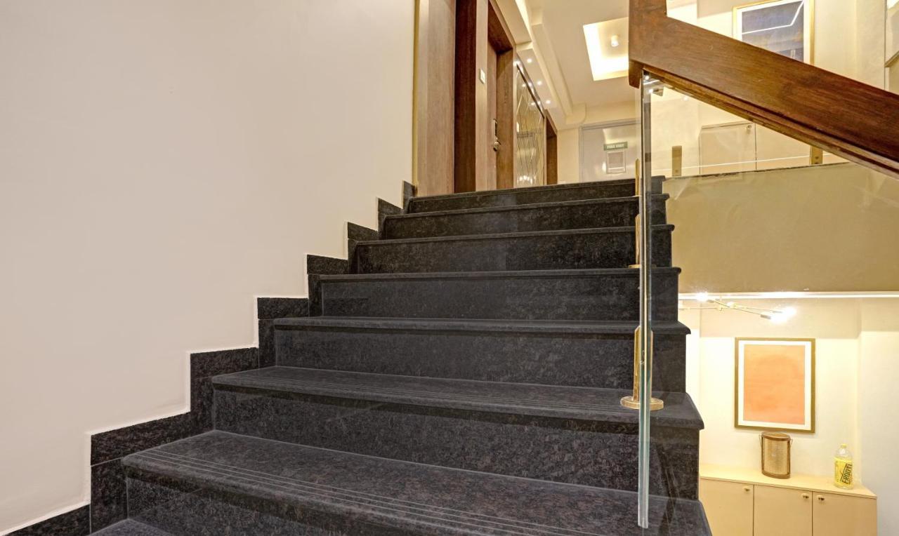Hotel Treebo Premium Golden Bliss Trimurti Nagar Square