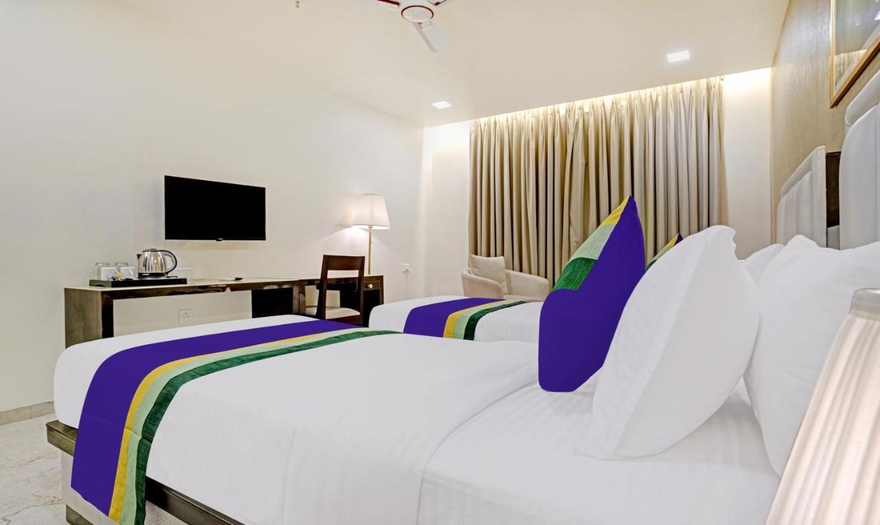 Treebo Premium Golden Bliss Trimurti Nagar Square Hotel 4*