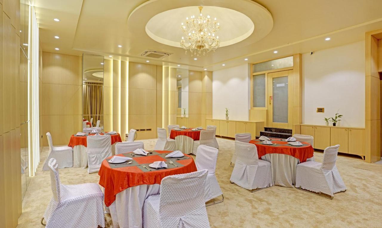 Treebo Premium Golden Bliss Trimurti Nagar Square Hotel 4*