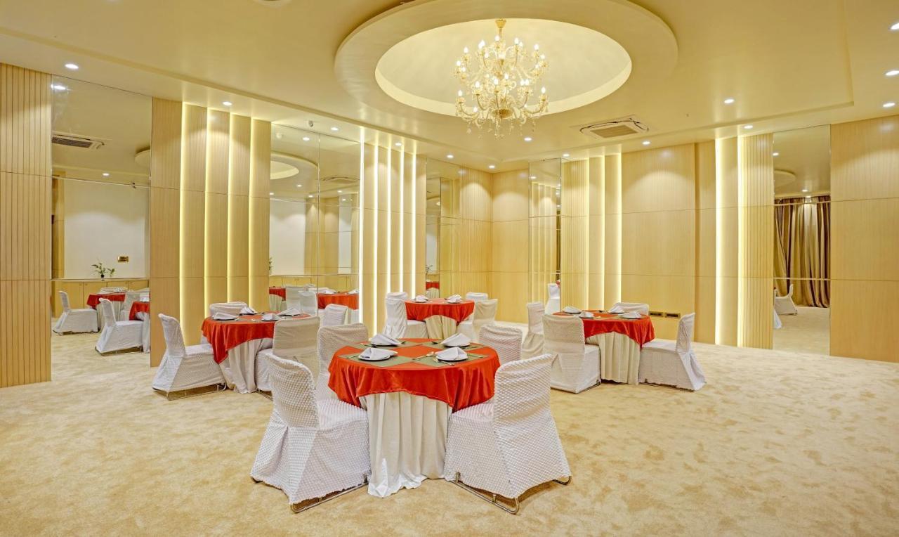 Treebo Premium Golden Bliss Trimurti Nagar Square Hotel 4*