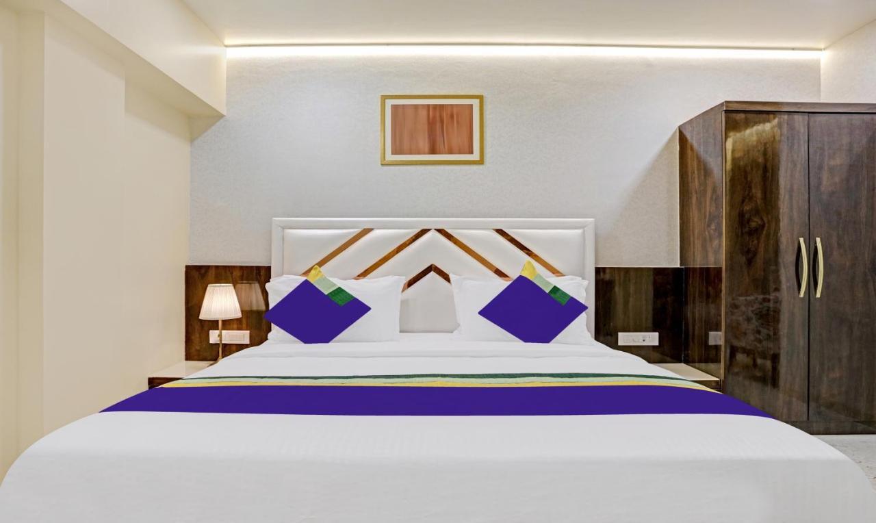 Treebo Premium Golden Bliss Trimurti Nagar Square Hotel