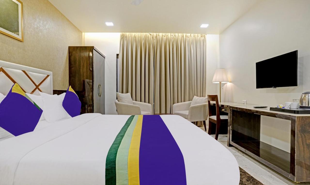 Treebo Premium Golden Bliss Trimurti Nagar Square 4*