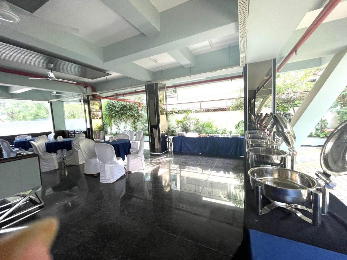 Hotel Airport Kk *