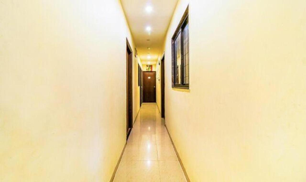Hotel Fabhotel Loharkar 54