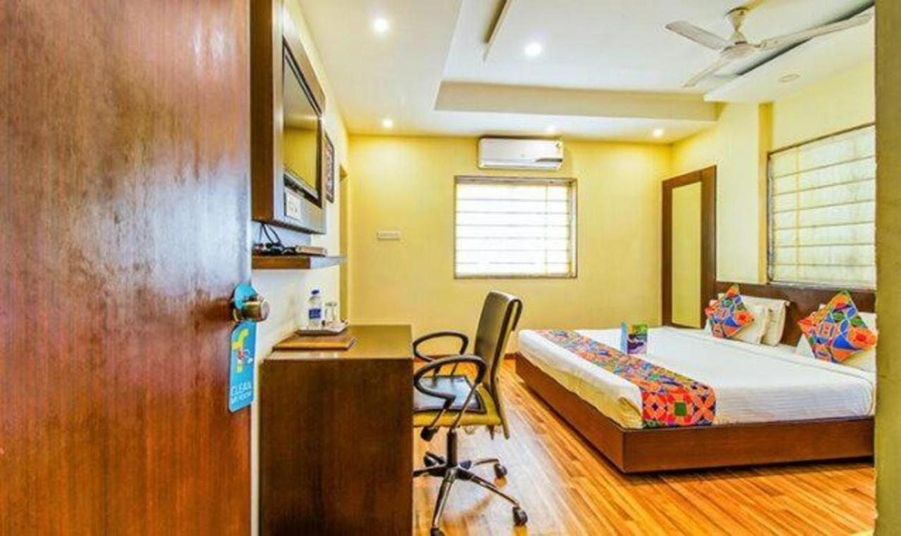 Hotel Fabhotel Loharkar 54 3*