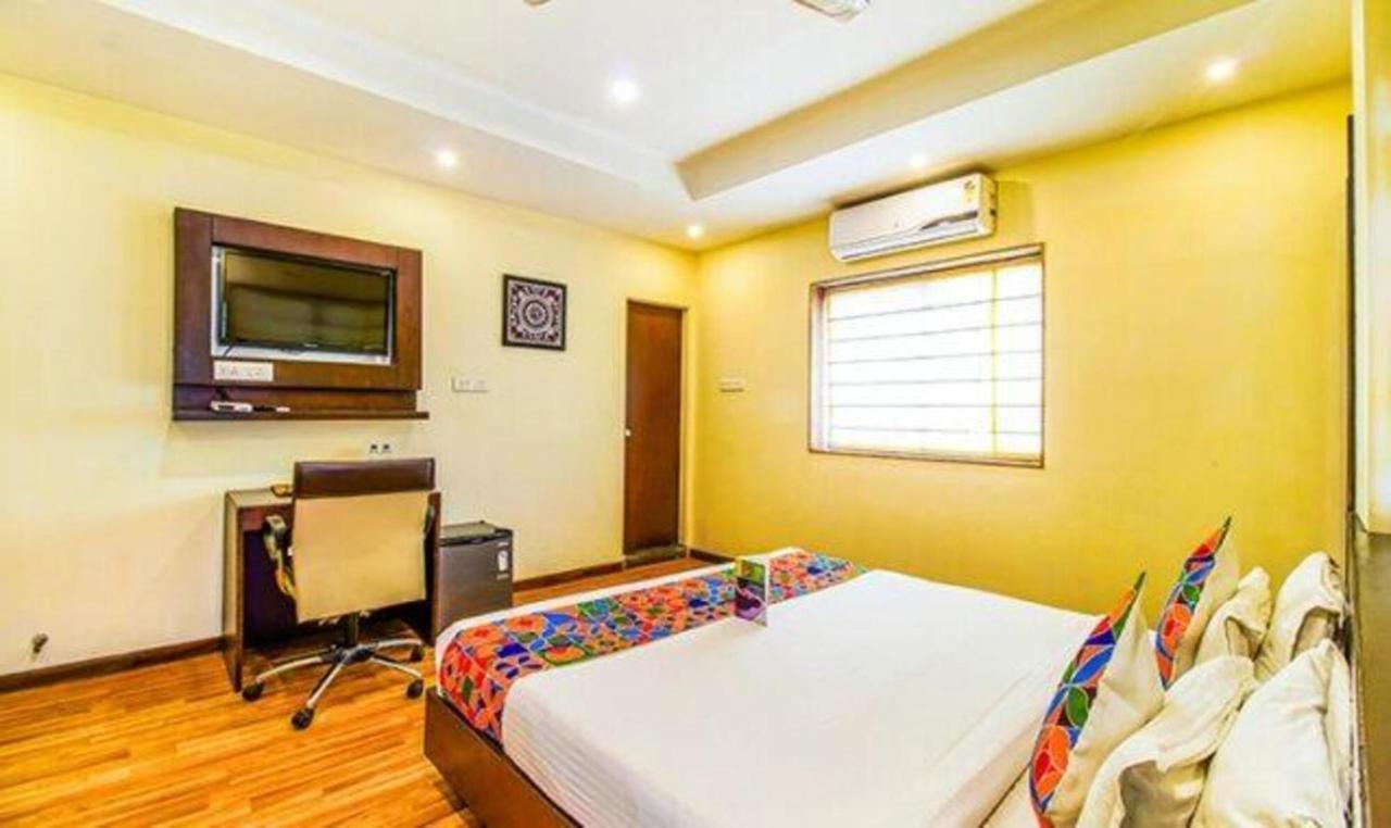 Hotel Fabhotel Loharkar 54 3*