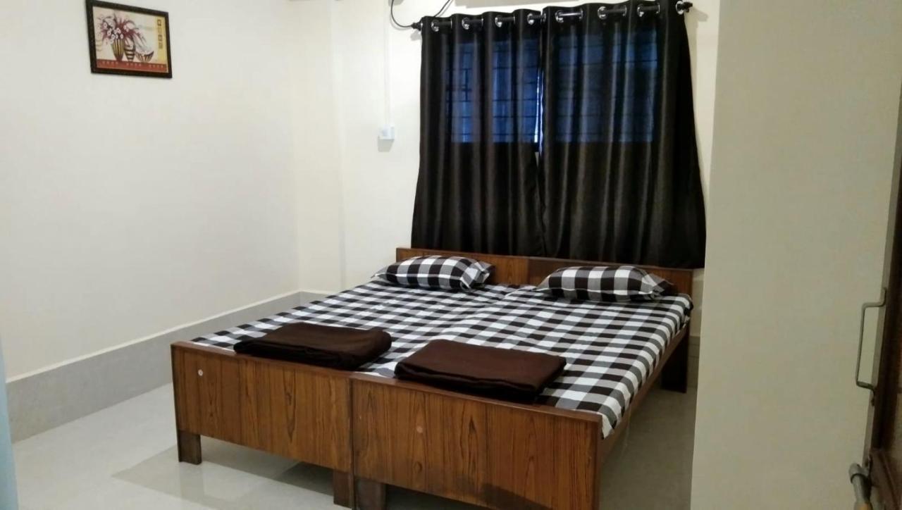 New Bombay Hotel *