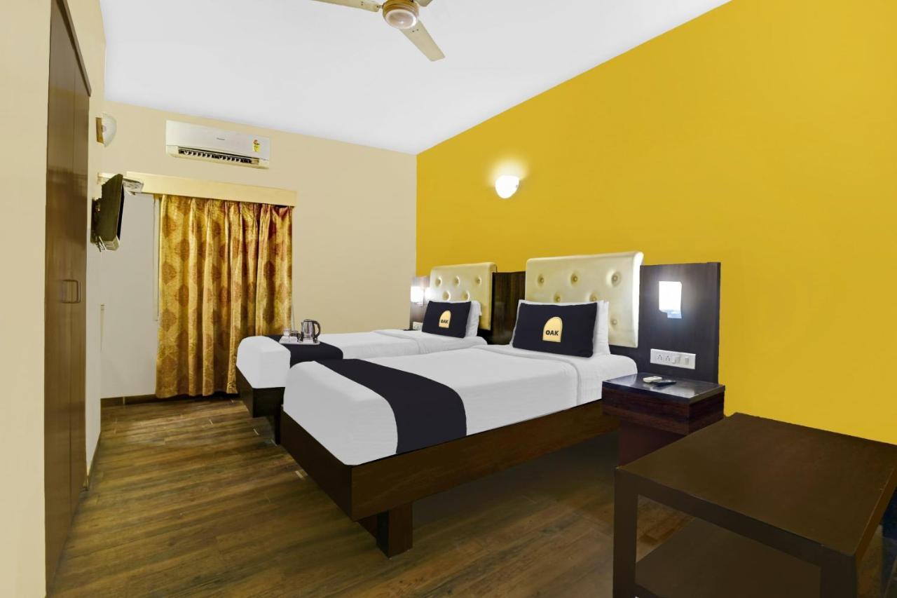 Townhouse Oak Pal Palace Hotel