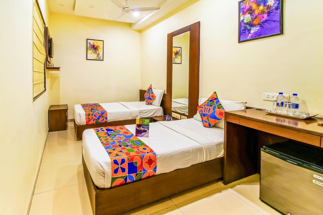 Hotel Fabhotel Loharkar 54