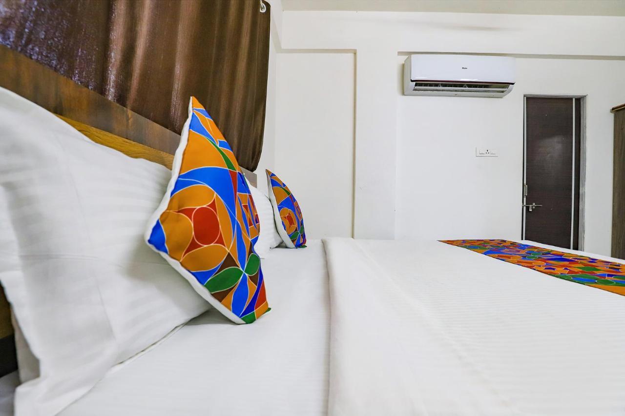 Hotel Fabhotel Elite Palm