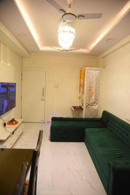 Avame 2bhk Golden Theme Flat Near Airport *