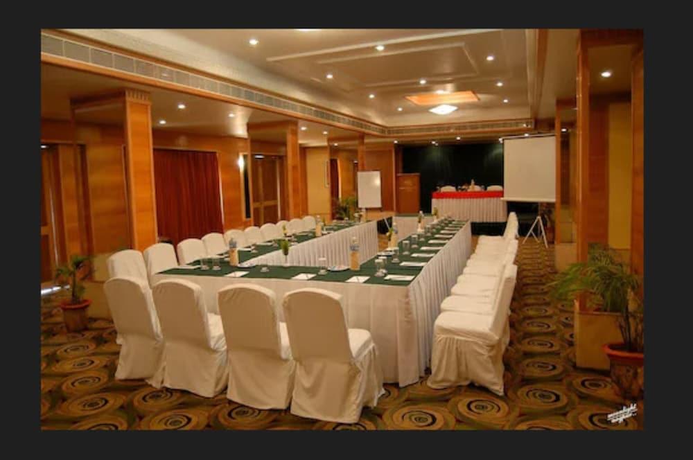 The Pride Hotel, 5* Nagpur