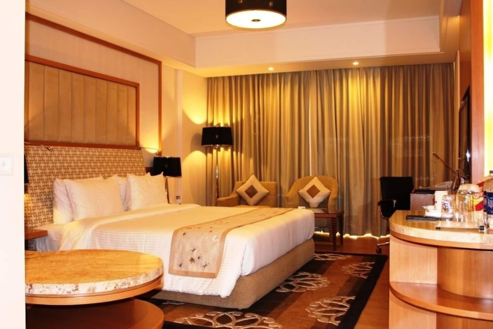 Hotel Radisson Blu Hotel, 5*