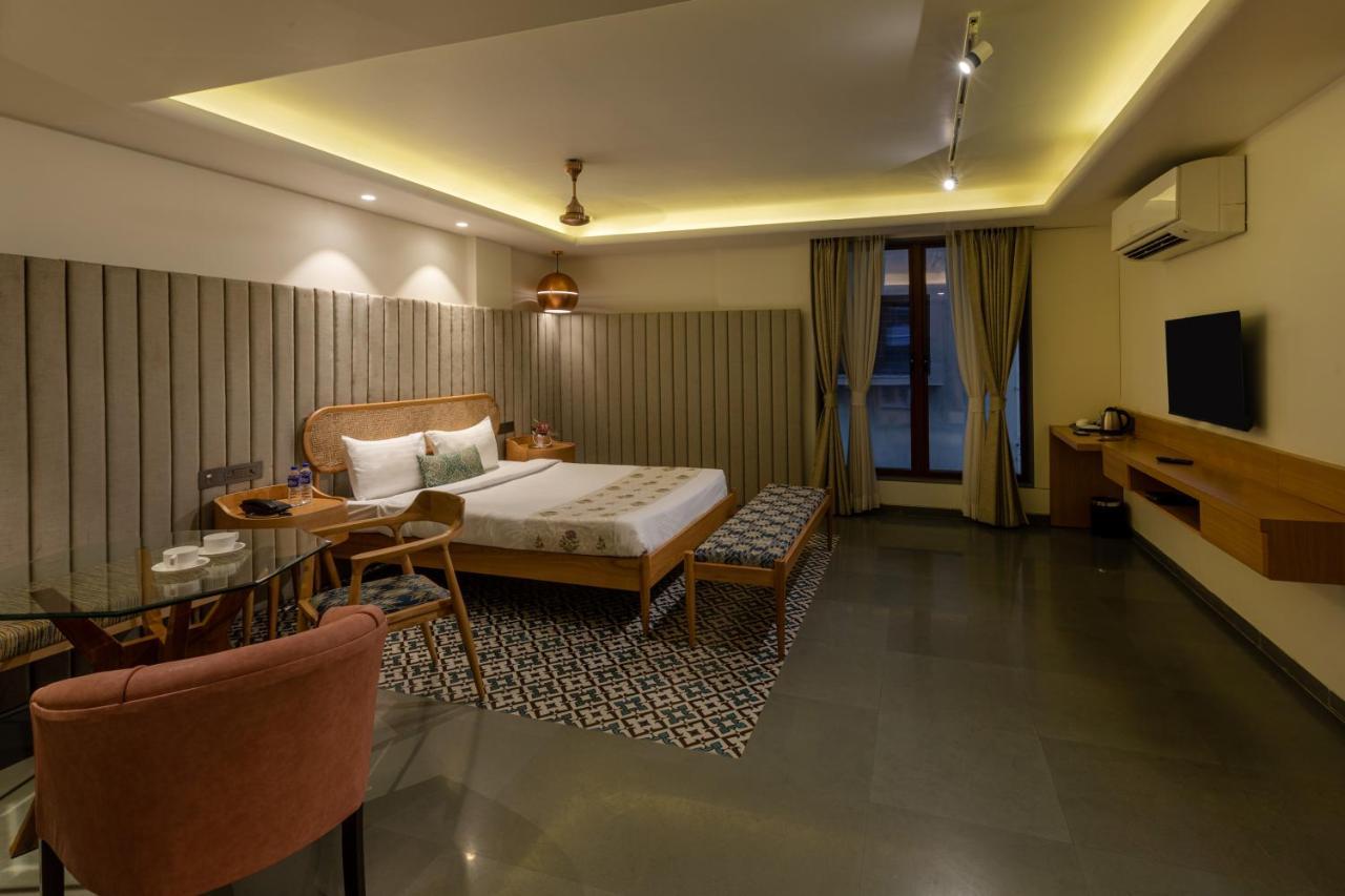 Indus Suites Hotel *