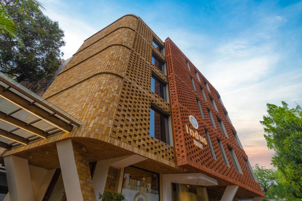 Indus Suites Hotel *