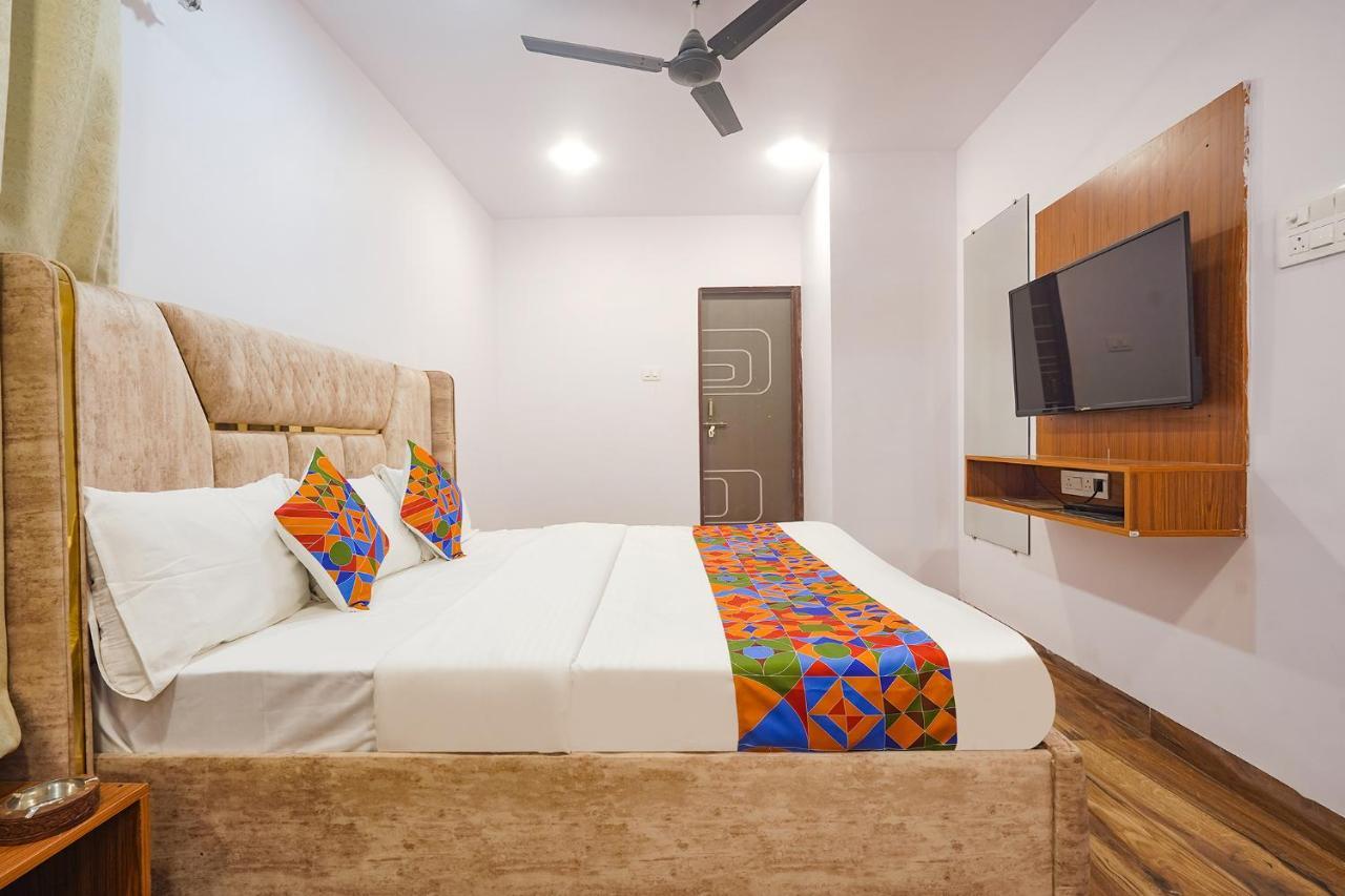 Fabhotel Midnight