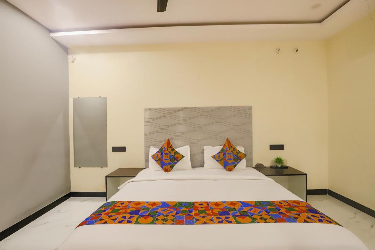 Fabhotel Golden Mist 3*