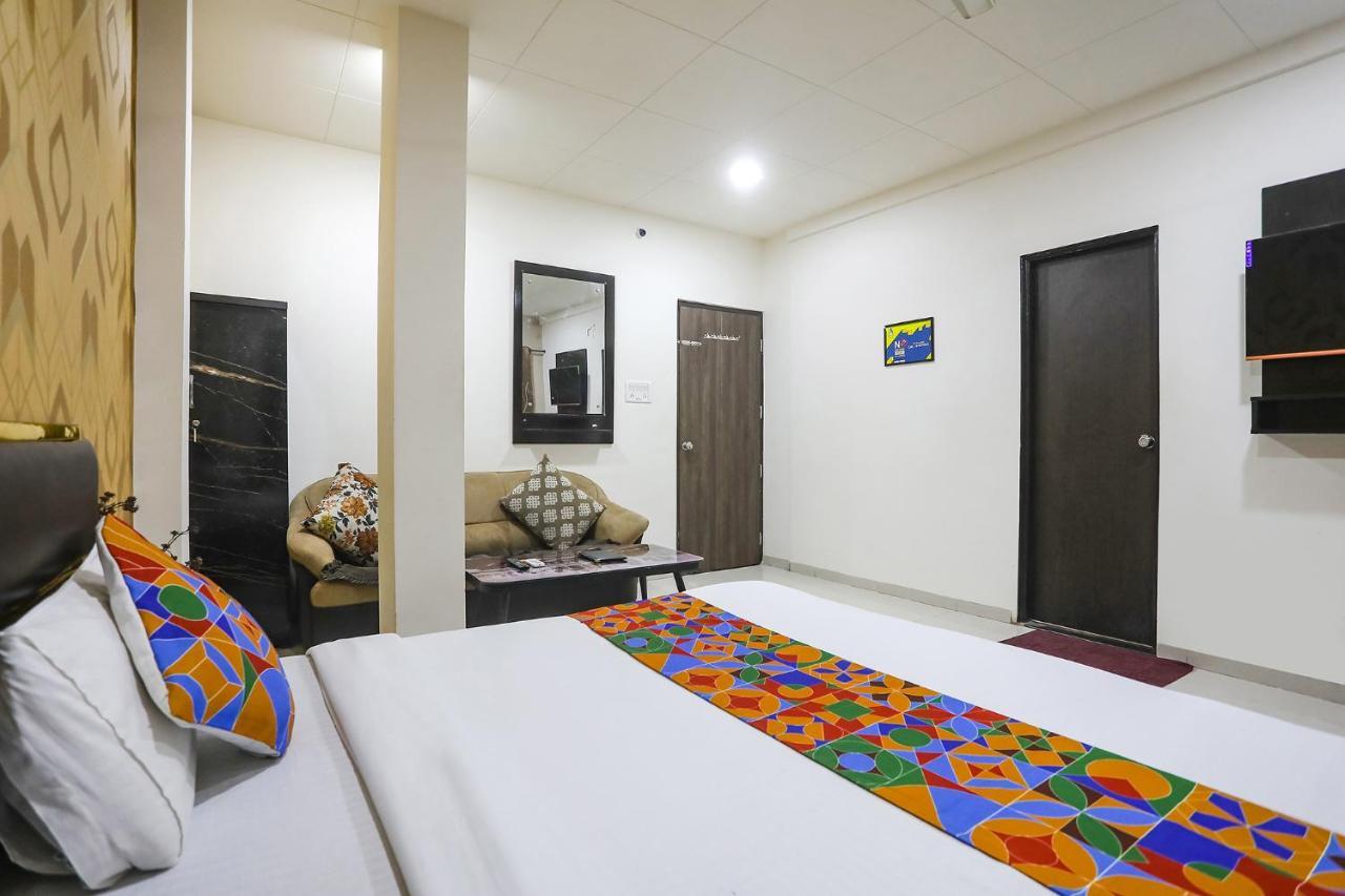 Hotel Fabhotel Paradise