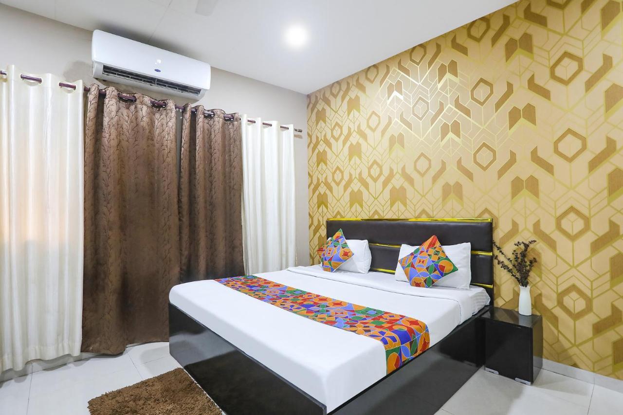 Hotel Fabhotel Paradise