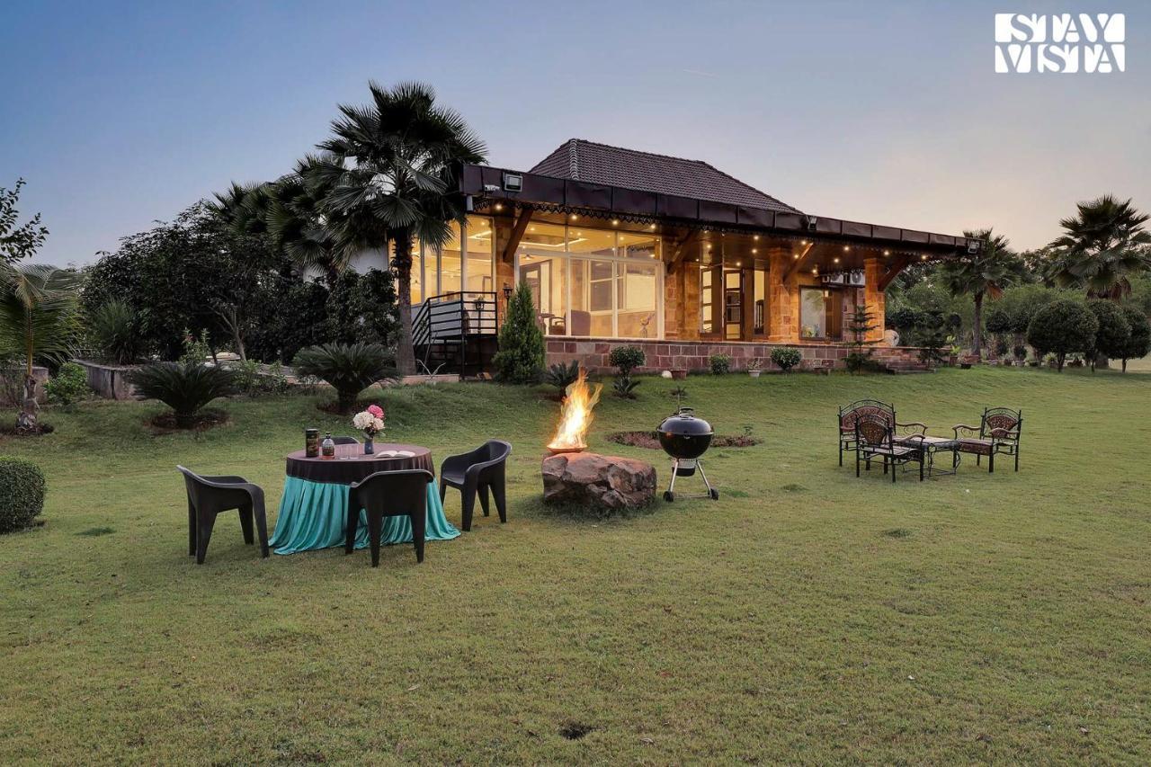 Villa Stayvista's Lakeside Whispers - Lake & Mountain-view With Lawn & Indoor-outdoor Games Nagpur
