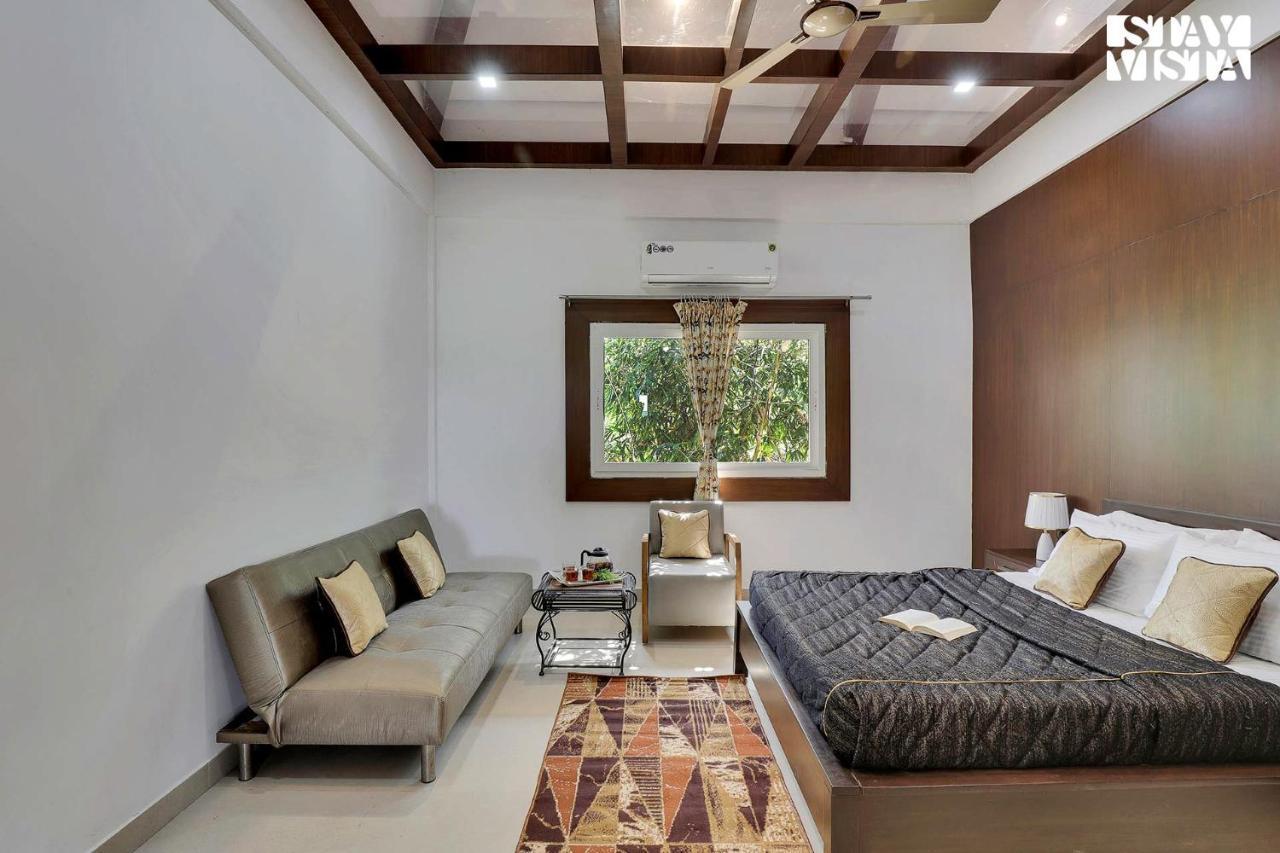 Villa Stayvista's Lakeside Whispers - Lake & Mountain-view With Lawn & Indoor-outdoor Games *