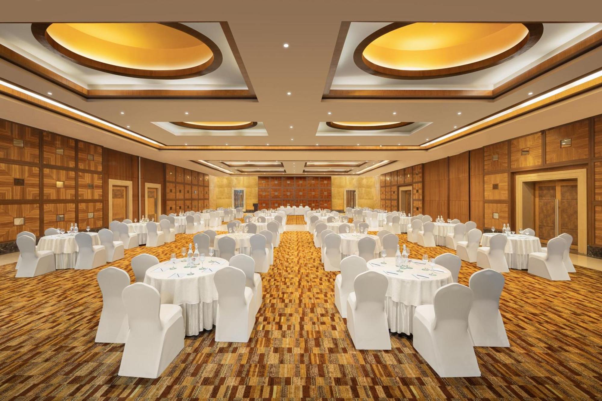 Le Meridien Hotel 5*