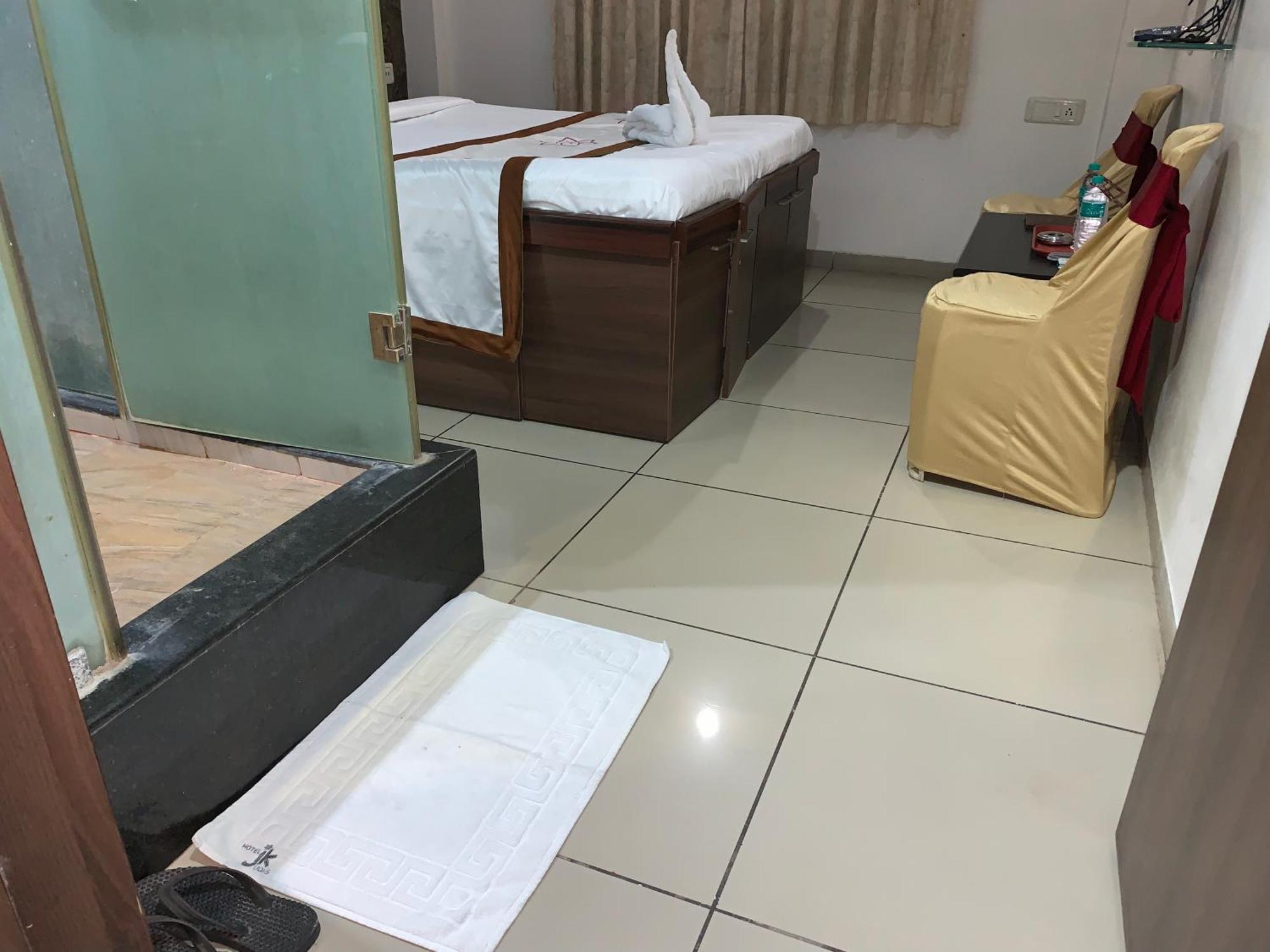 Hotel Fabexpress Jk Lions 3*