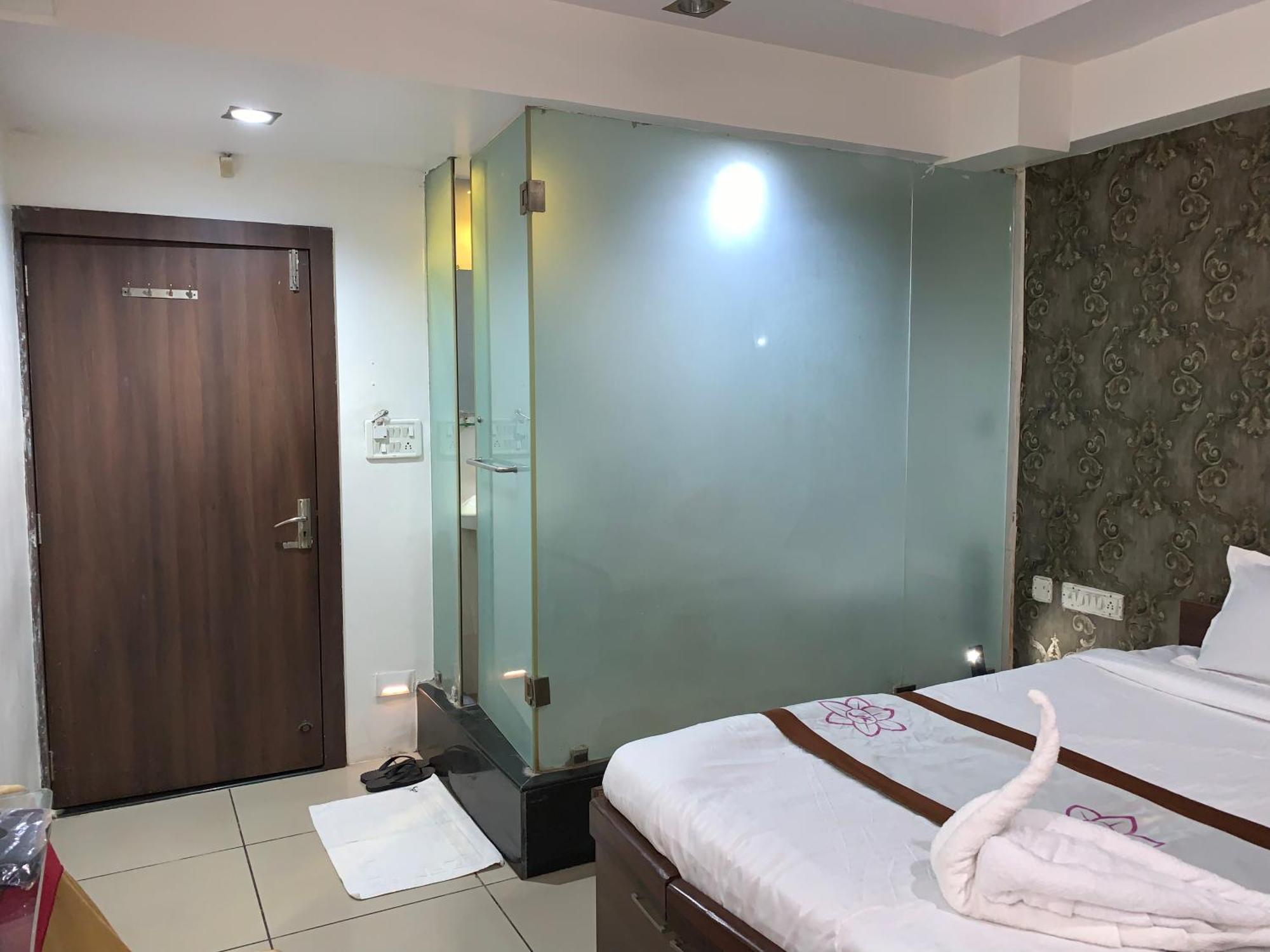 Hotel Fabexpress Jk Lions Nagpur