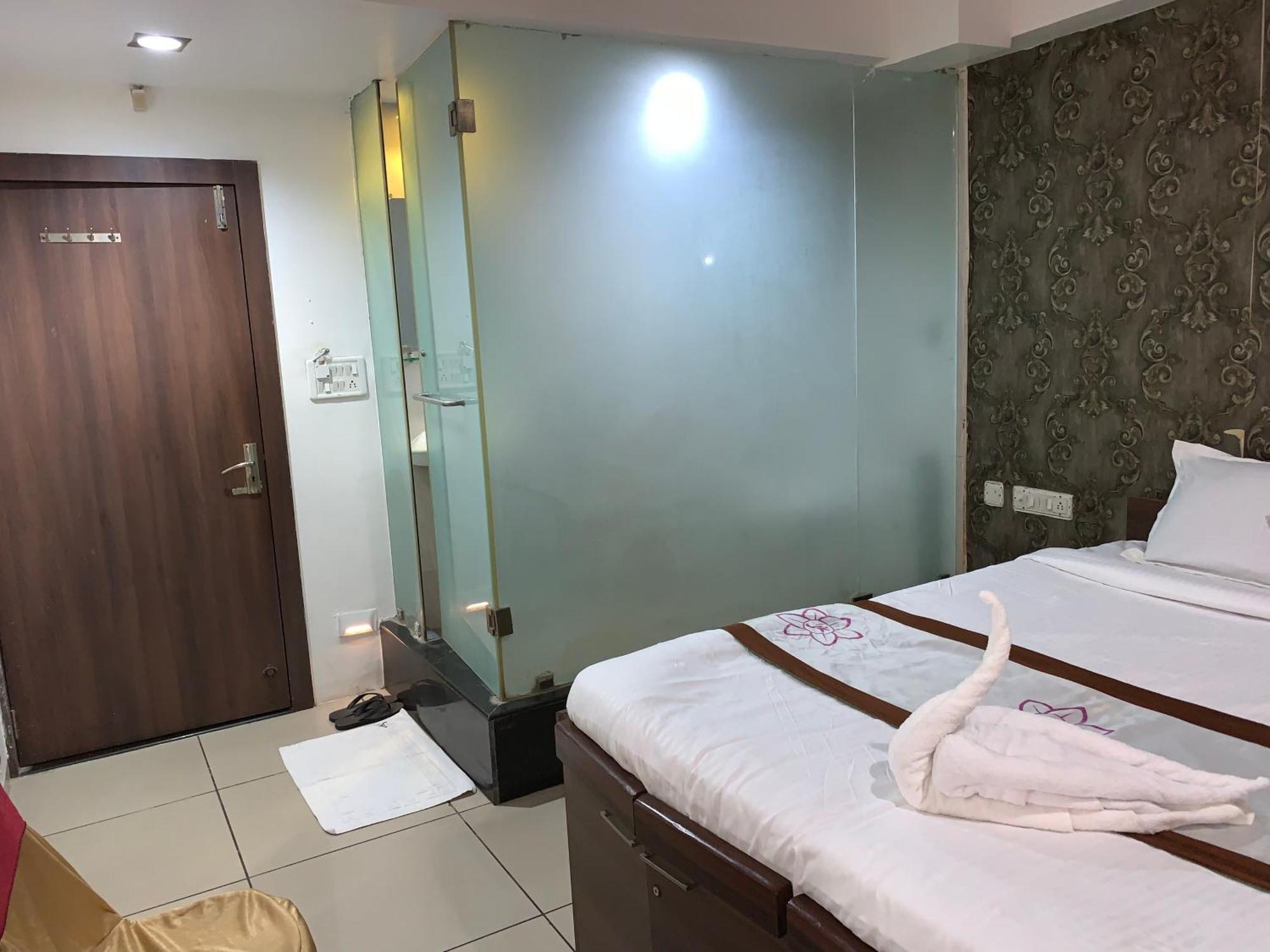 Hotel Fabexpress Jk Lions