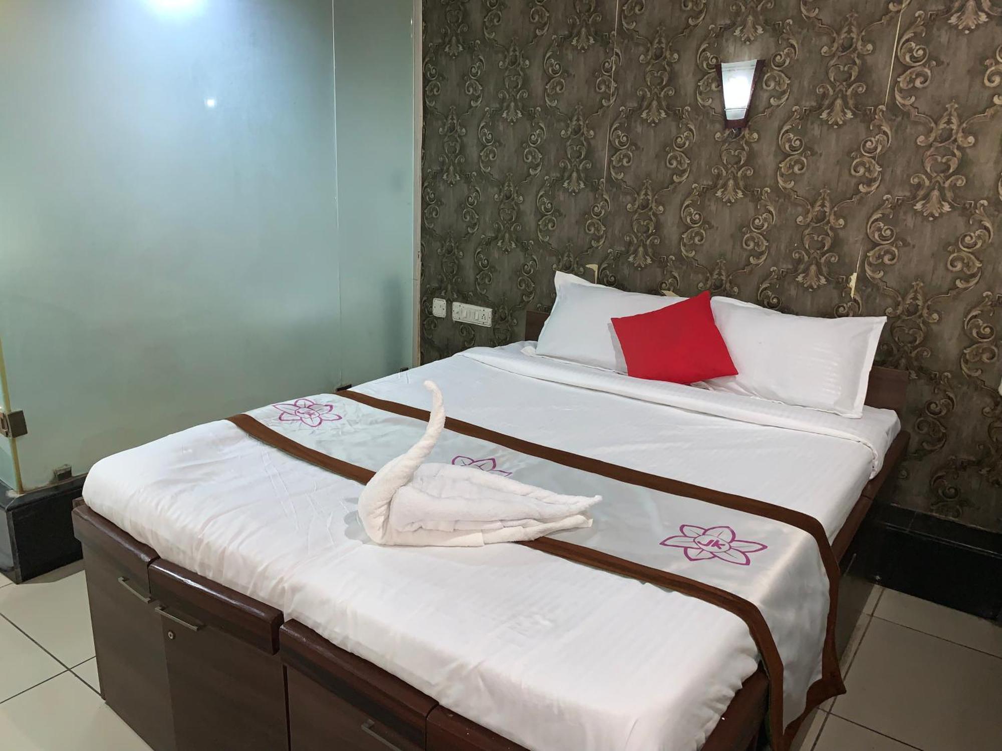 Hotel Fabexpress Jk Lions 3*