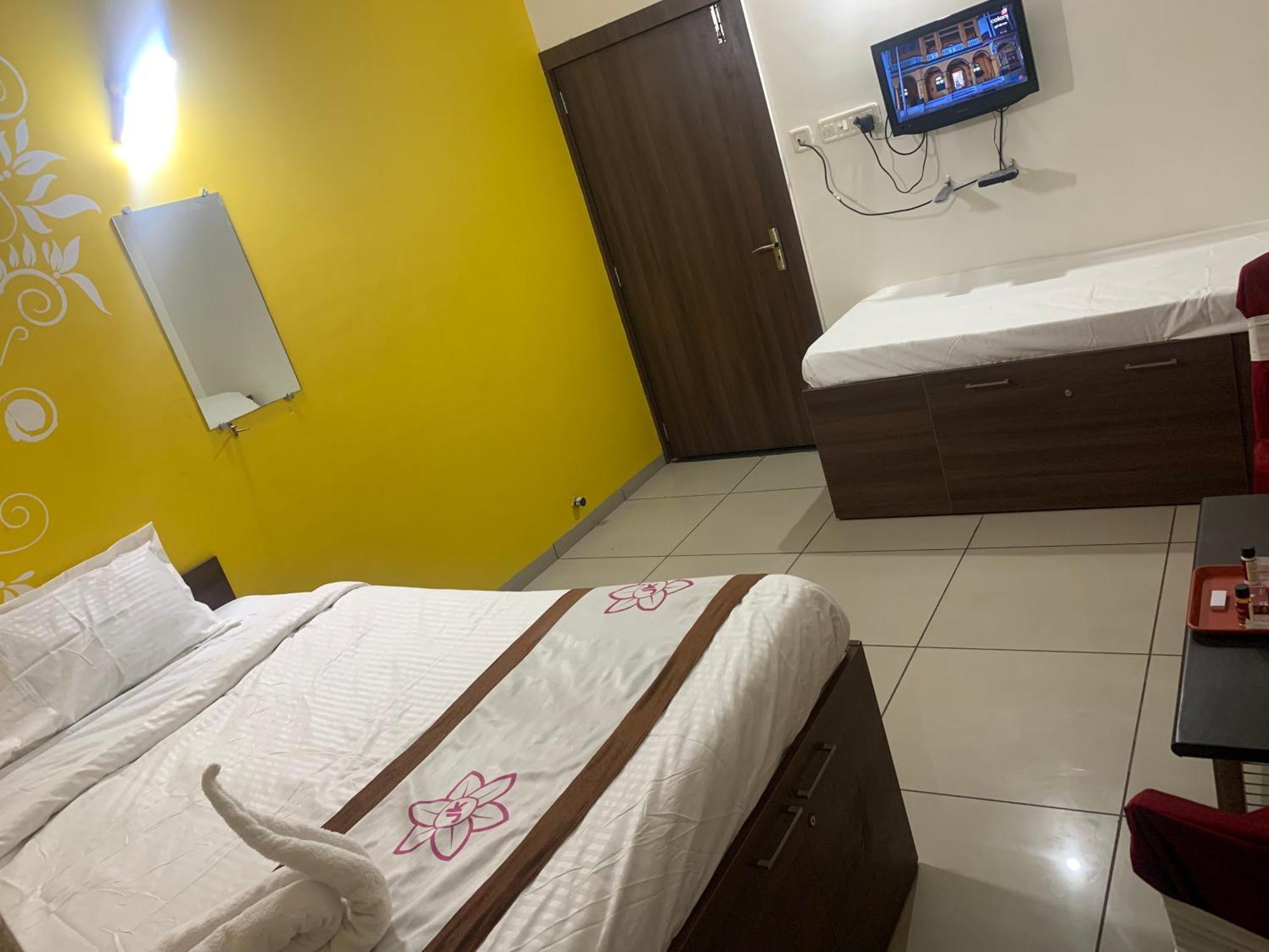 Fabexpress Jk Lions Hotel 3*