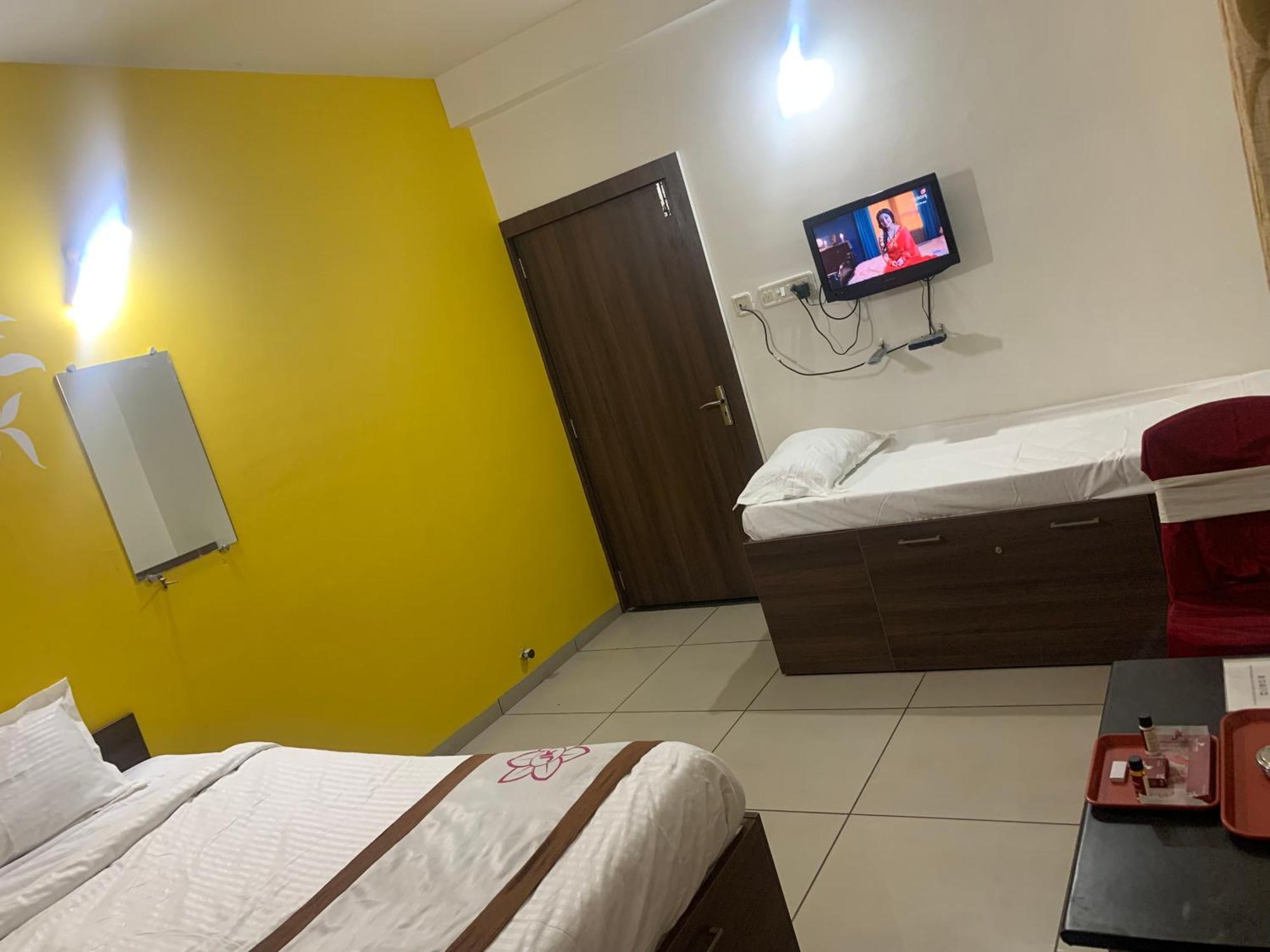 Hotel Fabexpress Jk Lions