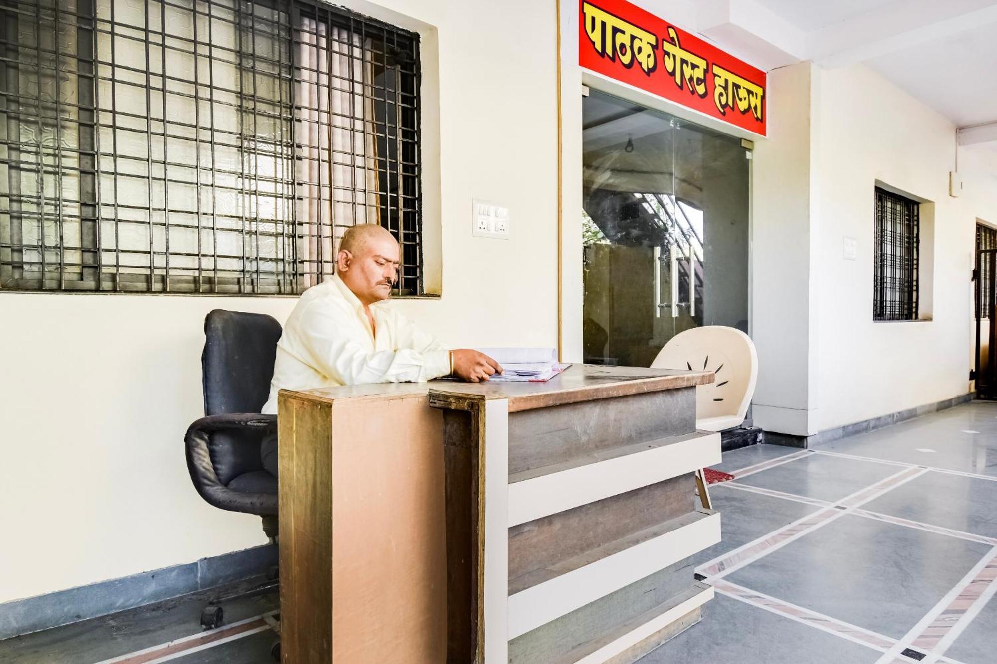 Oyo Pathak Hotel Nagpur