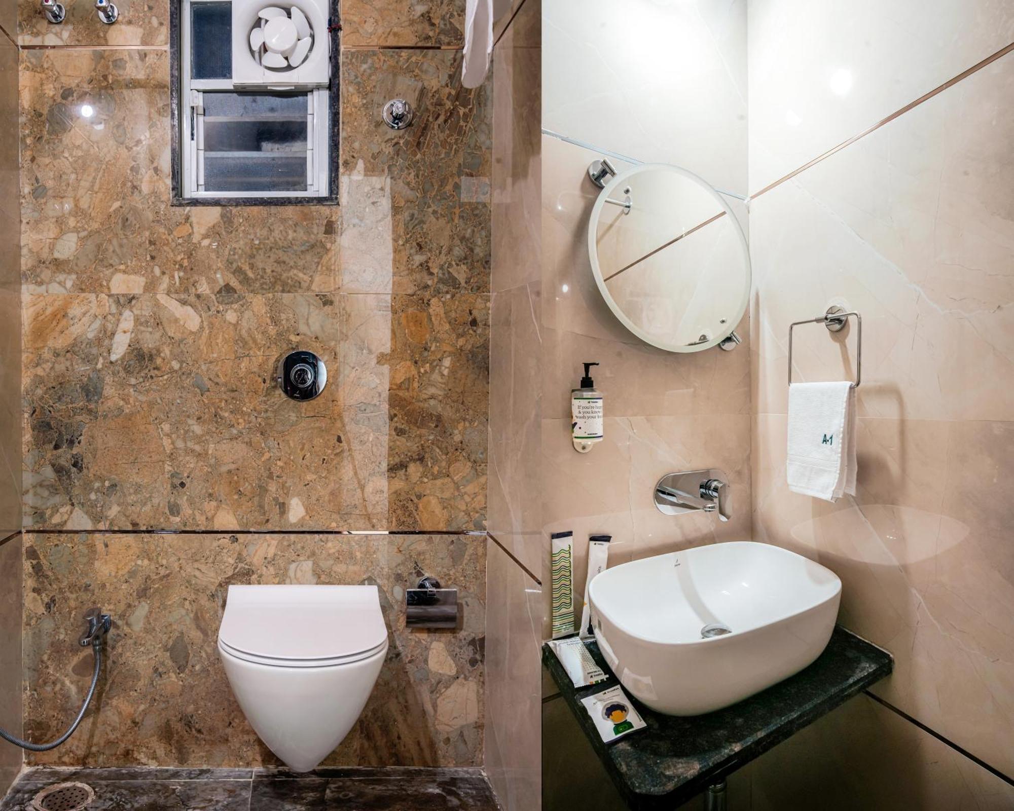 Hotel Treebo A1 Residency, Hingna T Point Nagpur