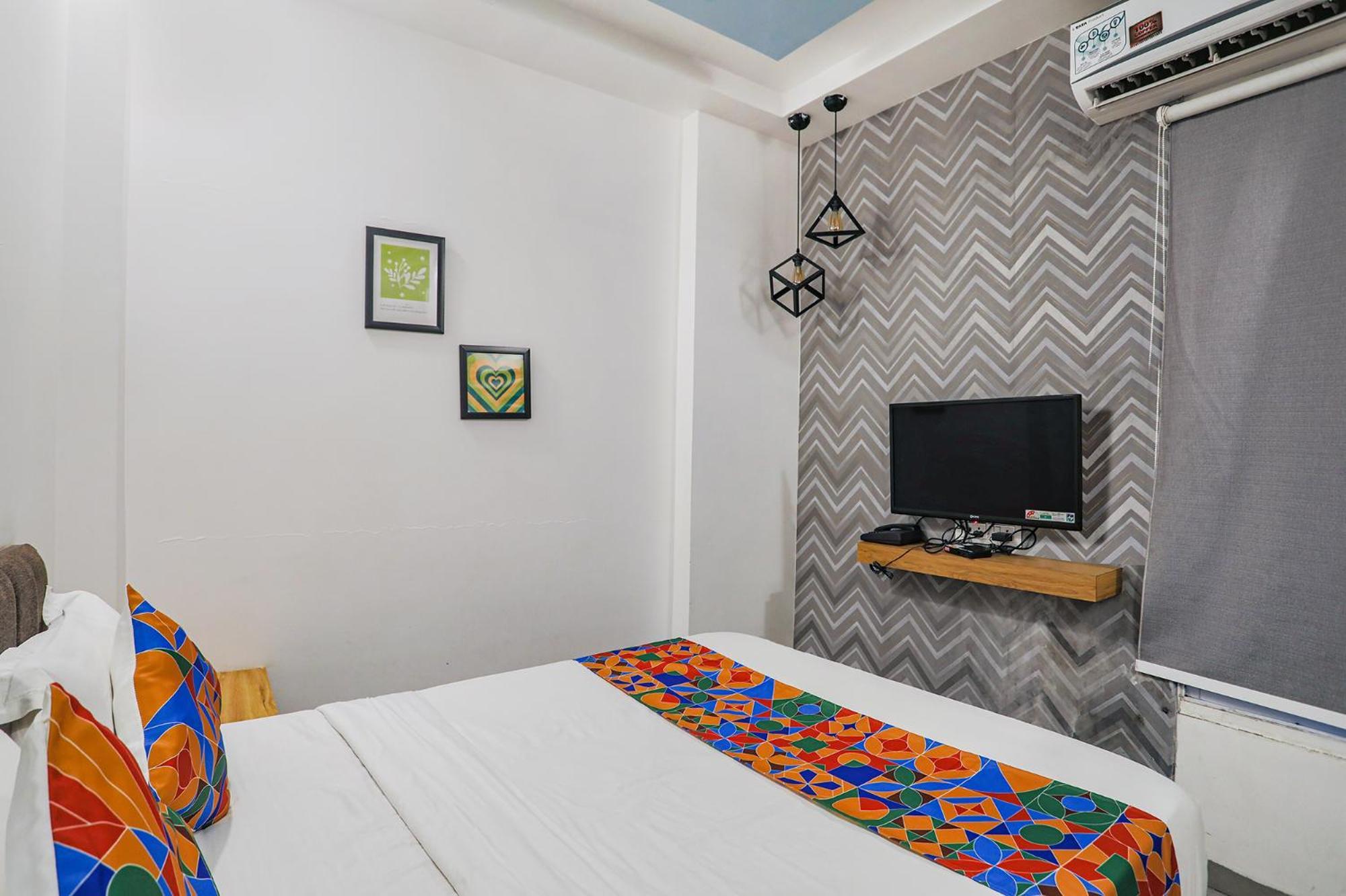 Hotel Fabexpress Pramila Prakash