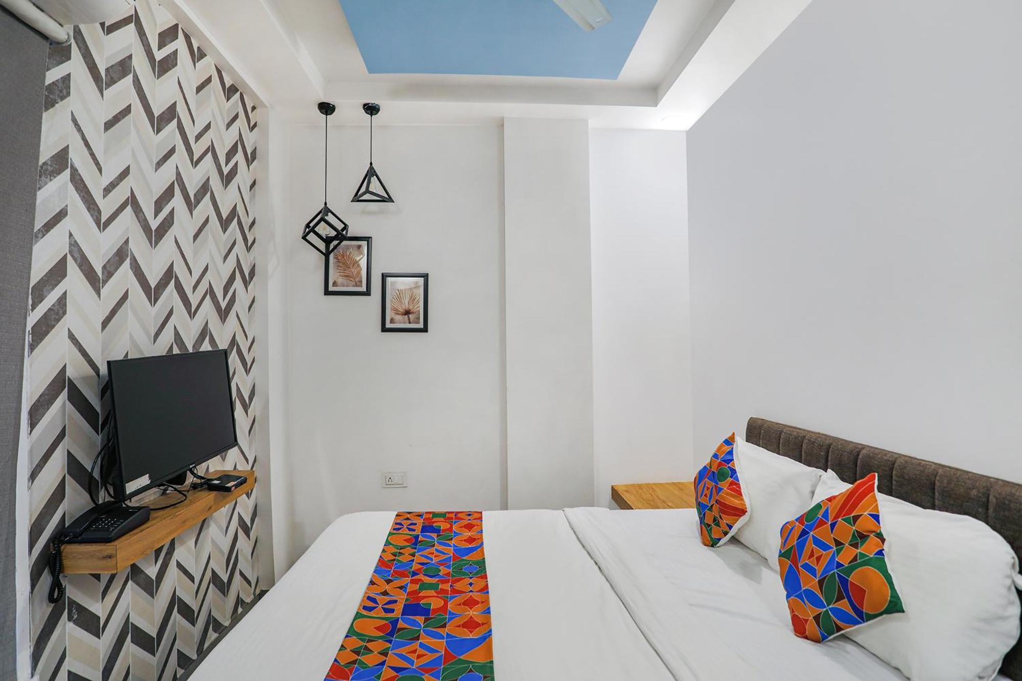 Fabexpress Pramila Prakash Hotel 3*