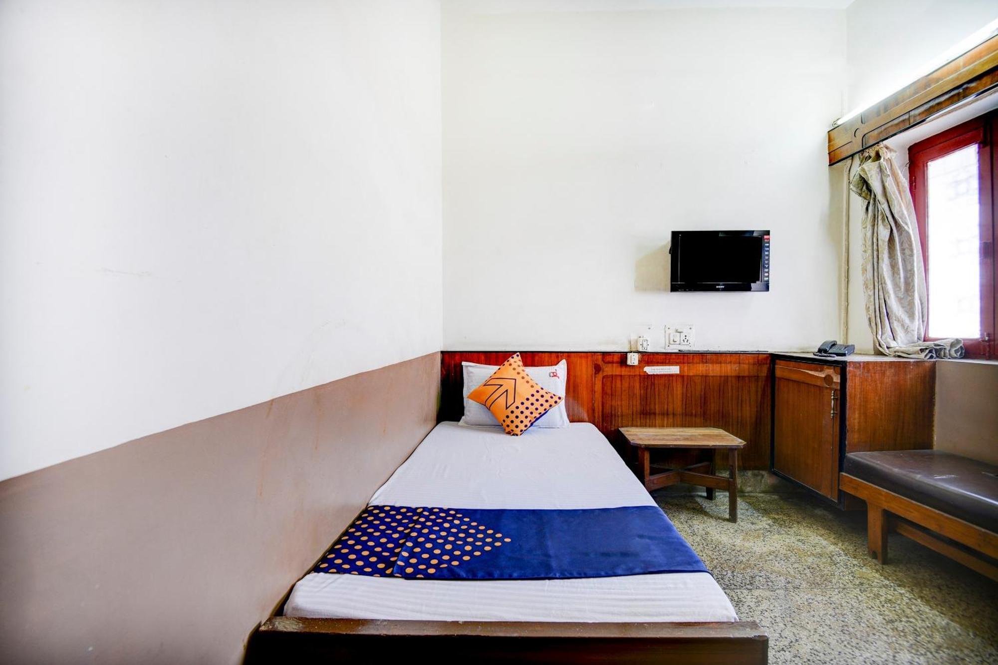Spot On Jd Sons Hotel 2*