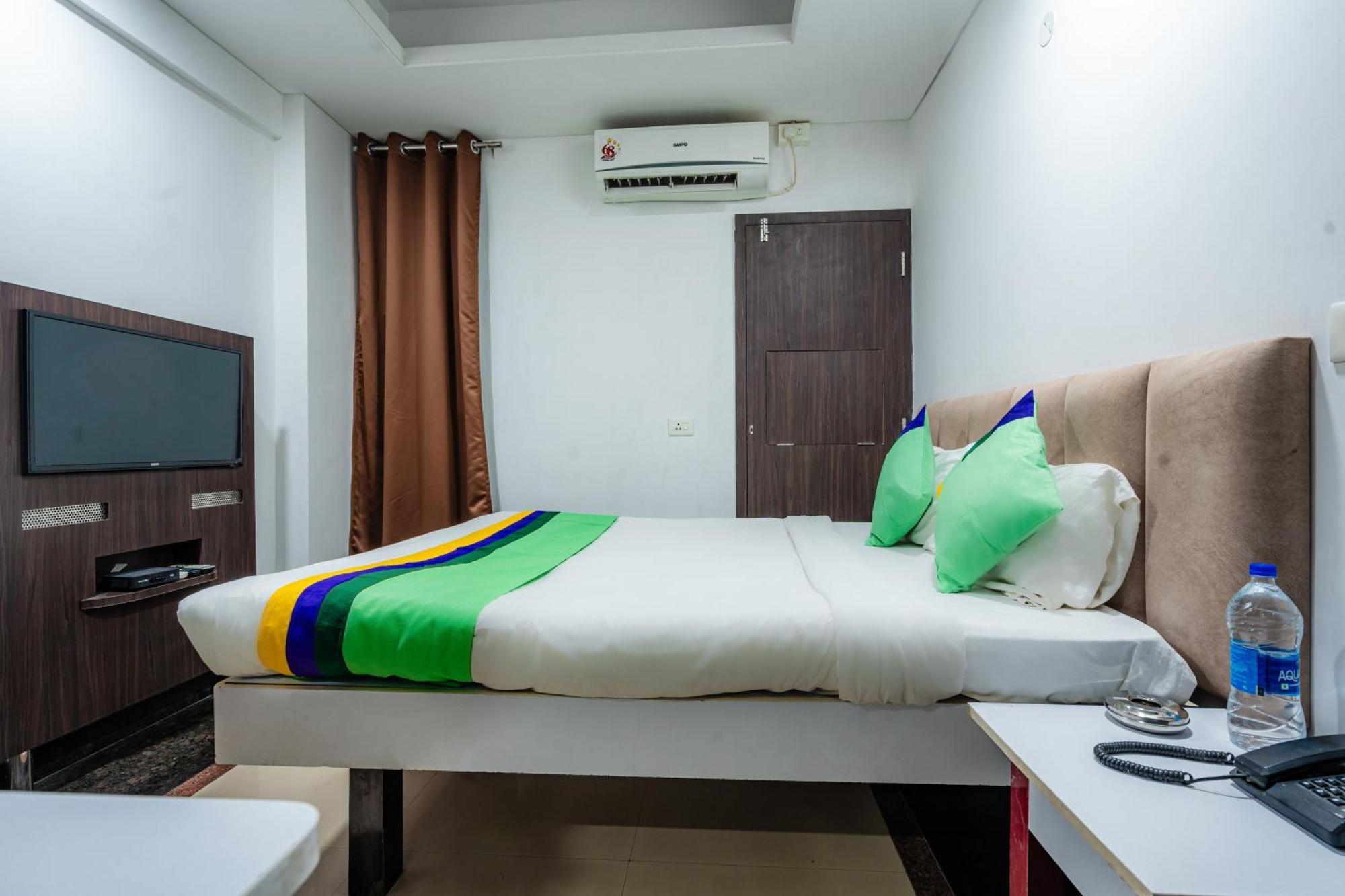 Treebo Silver Hotel 3*