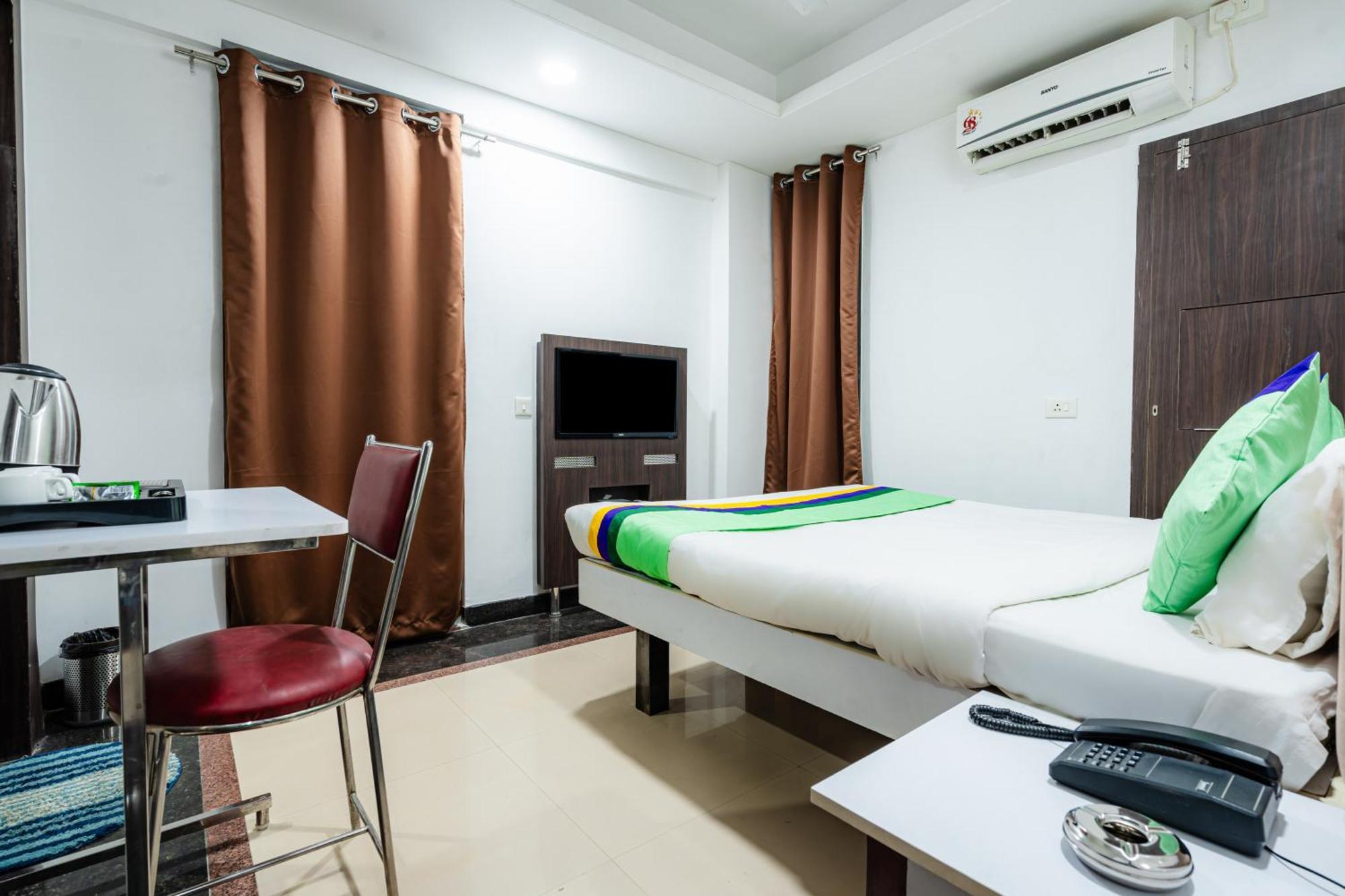 Treebo Silver Hotel 3*