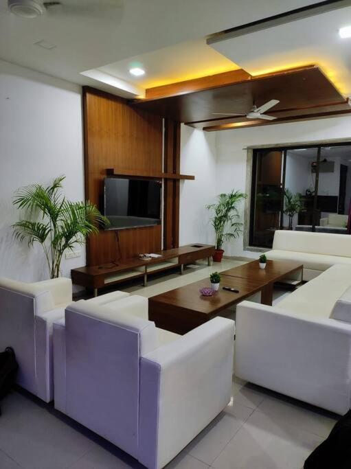 3bhk Very Big Luxurious In Center Apartment