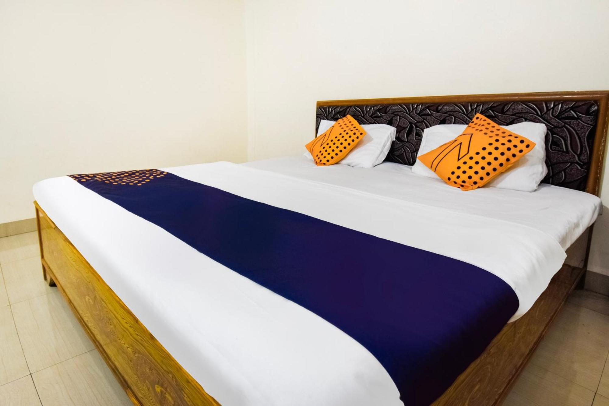 Oyo Pathak Hotel Nagpur